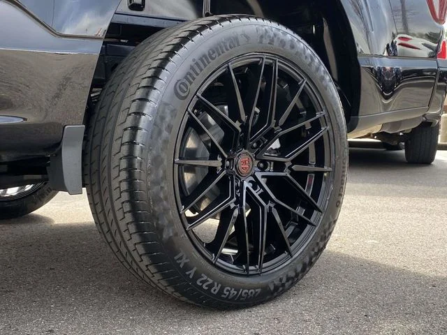 New 2025 Agate Black Metallic Ford XLT image 9