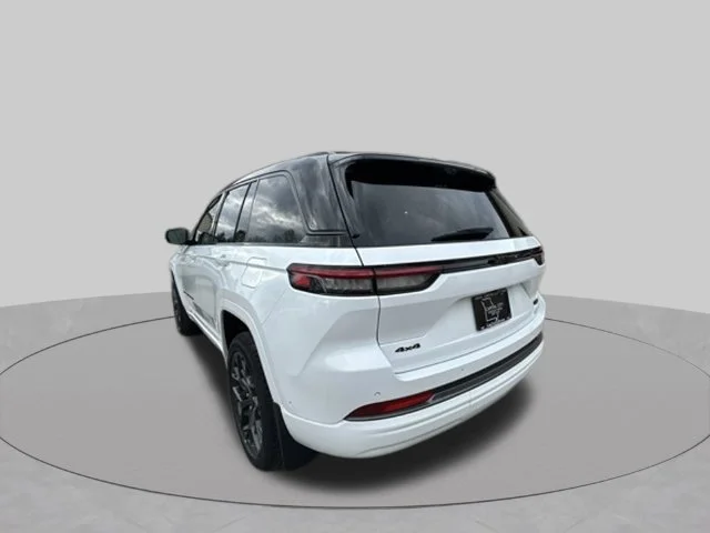 New 2027 Bright White Clear-Coat Paint Jeep Summit image 5