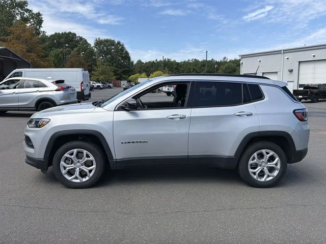 Used 2024 Silver Jeep Latitude image 10