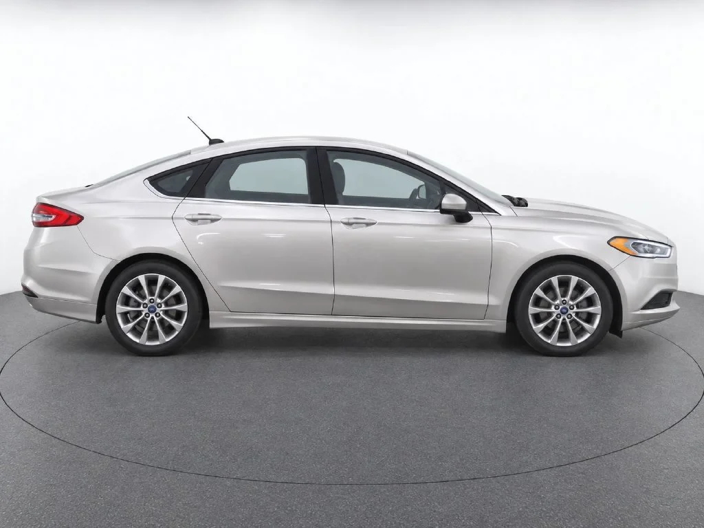 Used 2017 Gold Ford SE image 8