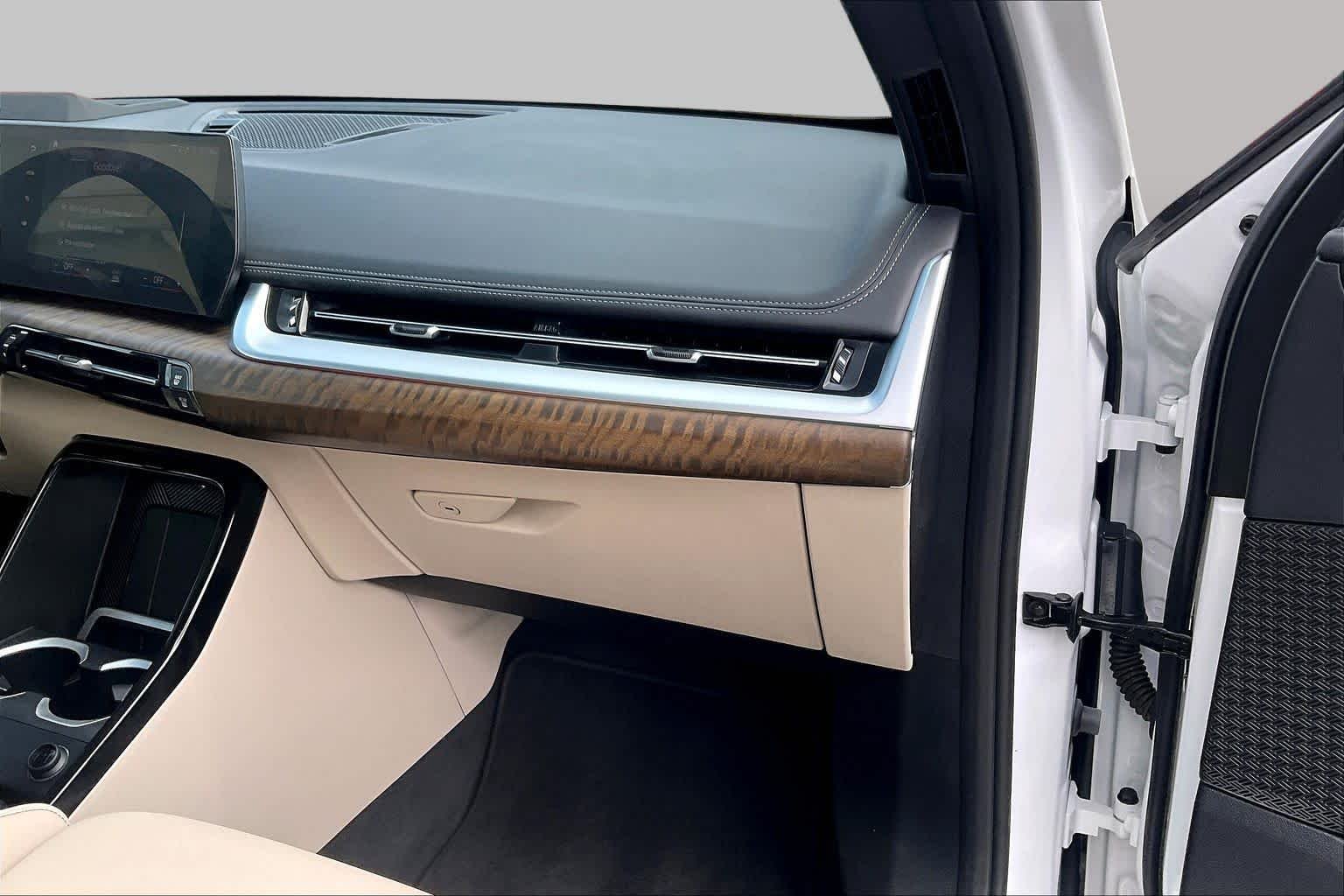 Used 2023 Mineral White Metallic BMW xDrive28i image 18