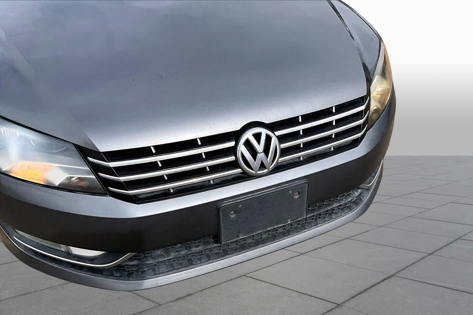 Used 2015 Platinum Gray Metallic Volkswagen 2.0L TDI SEL Premium image 27