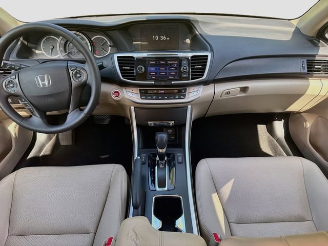 Used 2014 Silver Honda EX-L image 18