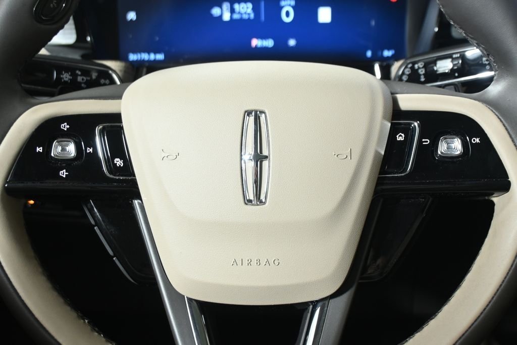 Used 2024 White Lincoln Premiere image 19