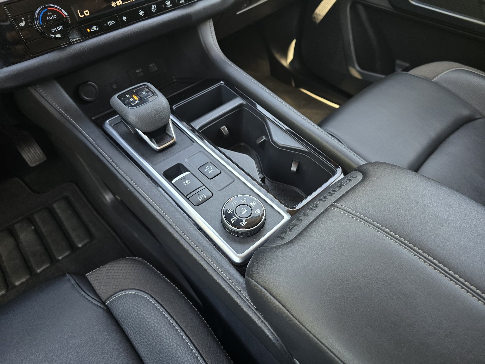 2024 Nissan Pathfinder SL - Photo 16