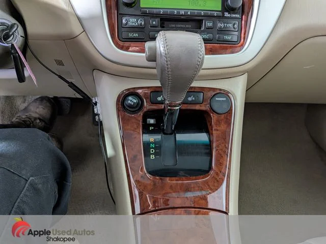 Used 2006 Gold Toyota Limited image 23