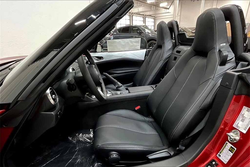 2025 MAZDA MX-5 - Image 9