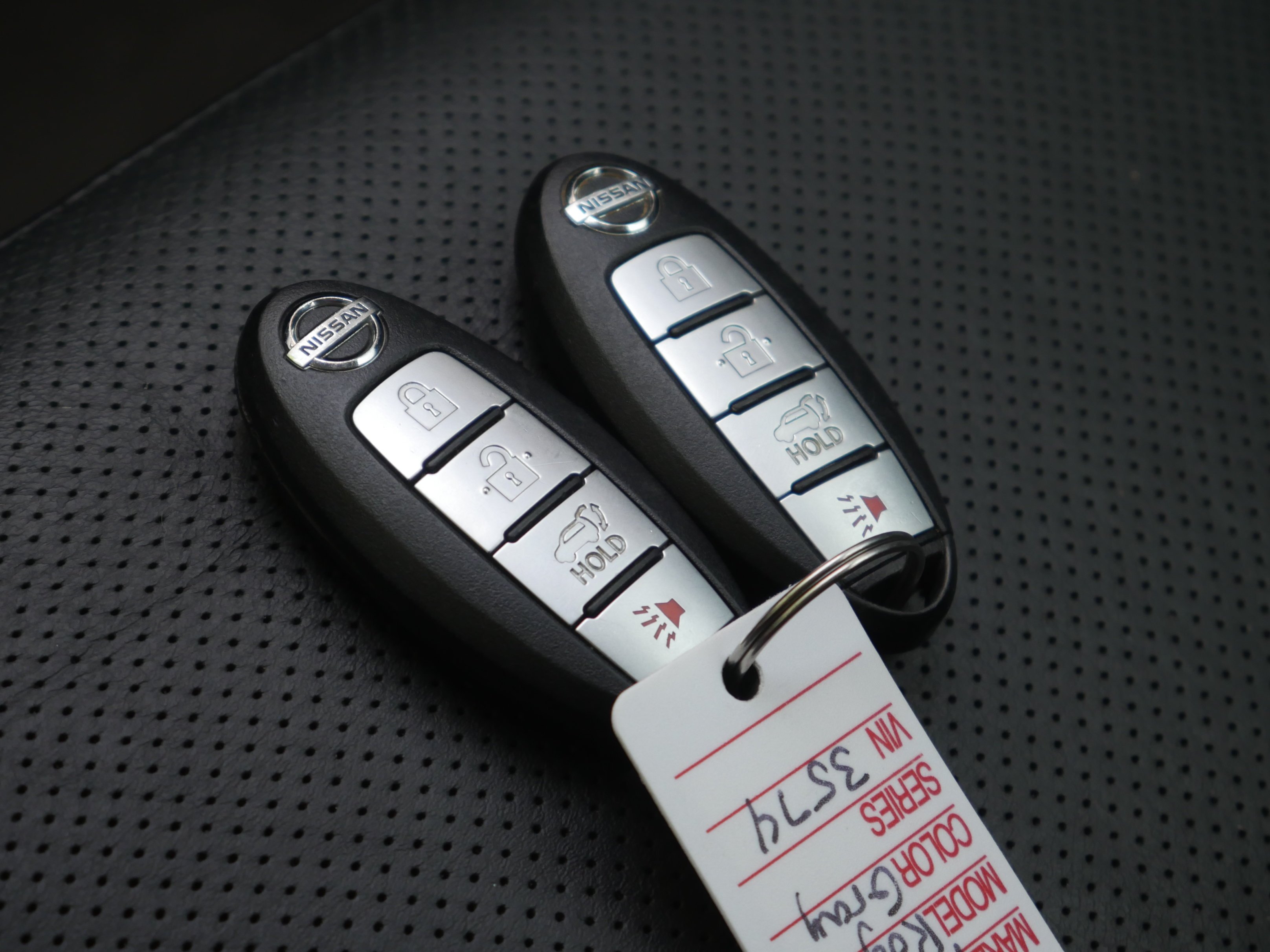 Used 2015 Gun Metallic Nissan SL image 28