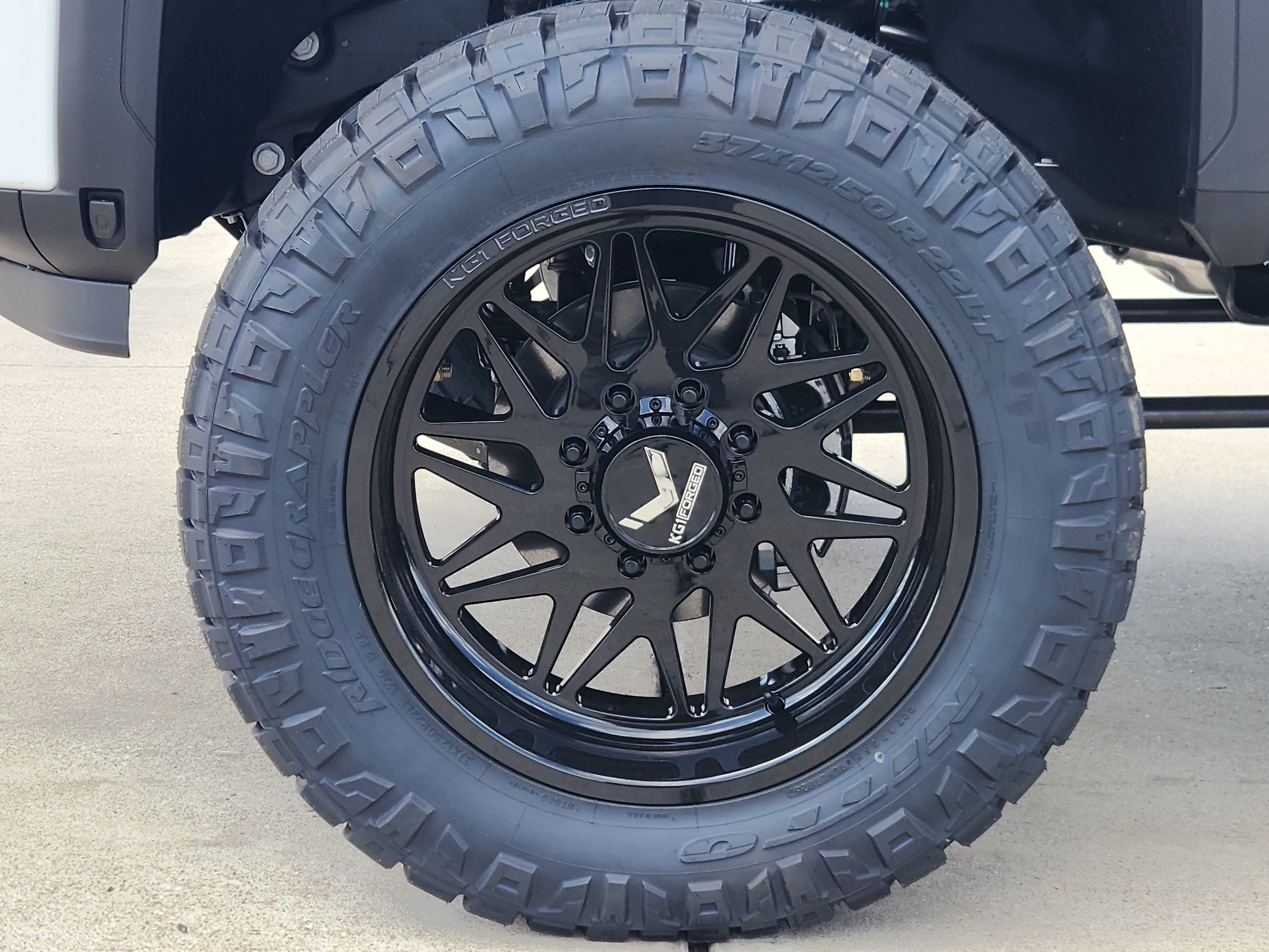 2026 GMC Sierra 2500HD AT4 - Photo 8