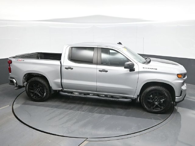 Used 2022 Silver Chevrolet Custom image 16