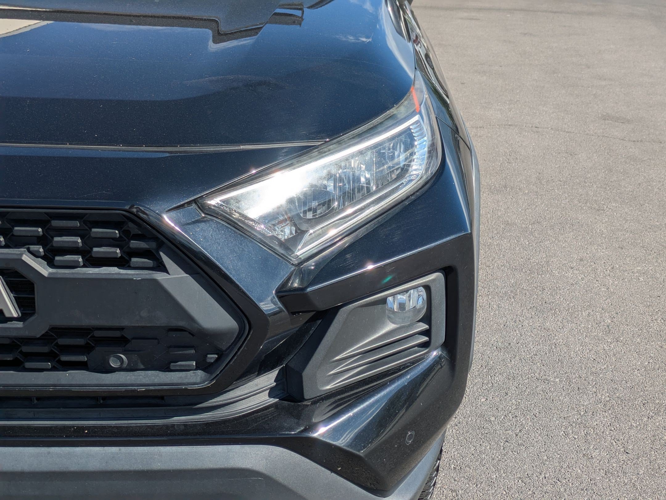Used 2019 Midnight Black Metallic Toyota Adventure image 10