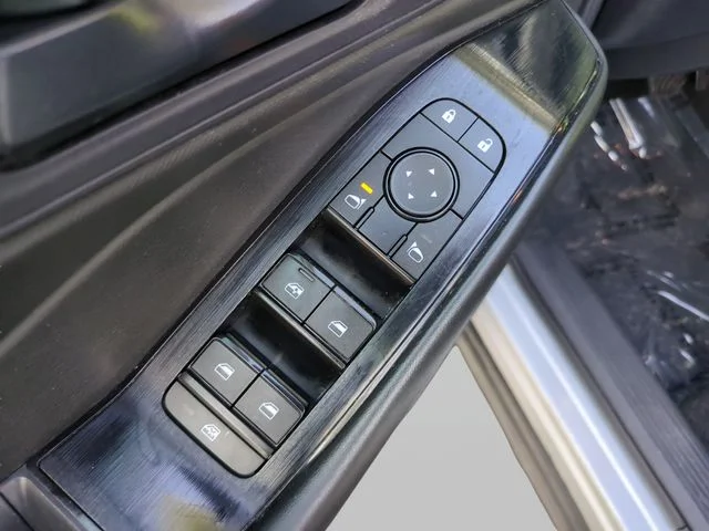 Used 2024 Silver Nissan S image 17