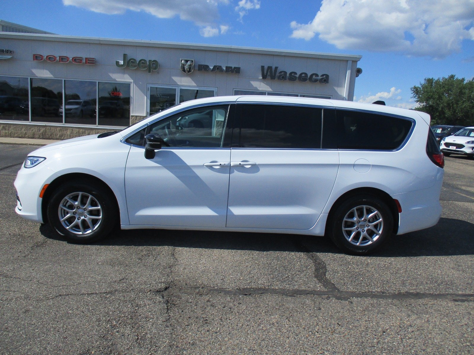 Used 2024 Chrysler Pacifica Touring L with VIN 2C4RC1BG9RR149377 for sale in Waseca, Minnesota