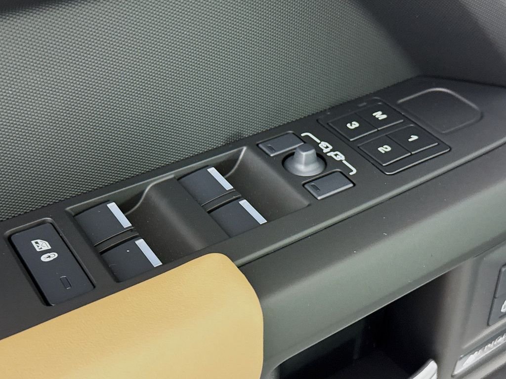 New 2026 Fuji White Land Rover S image 17