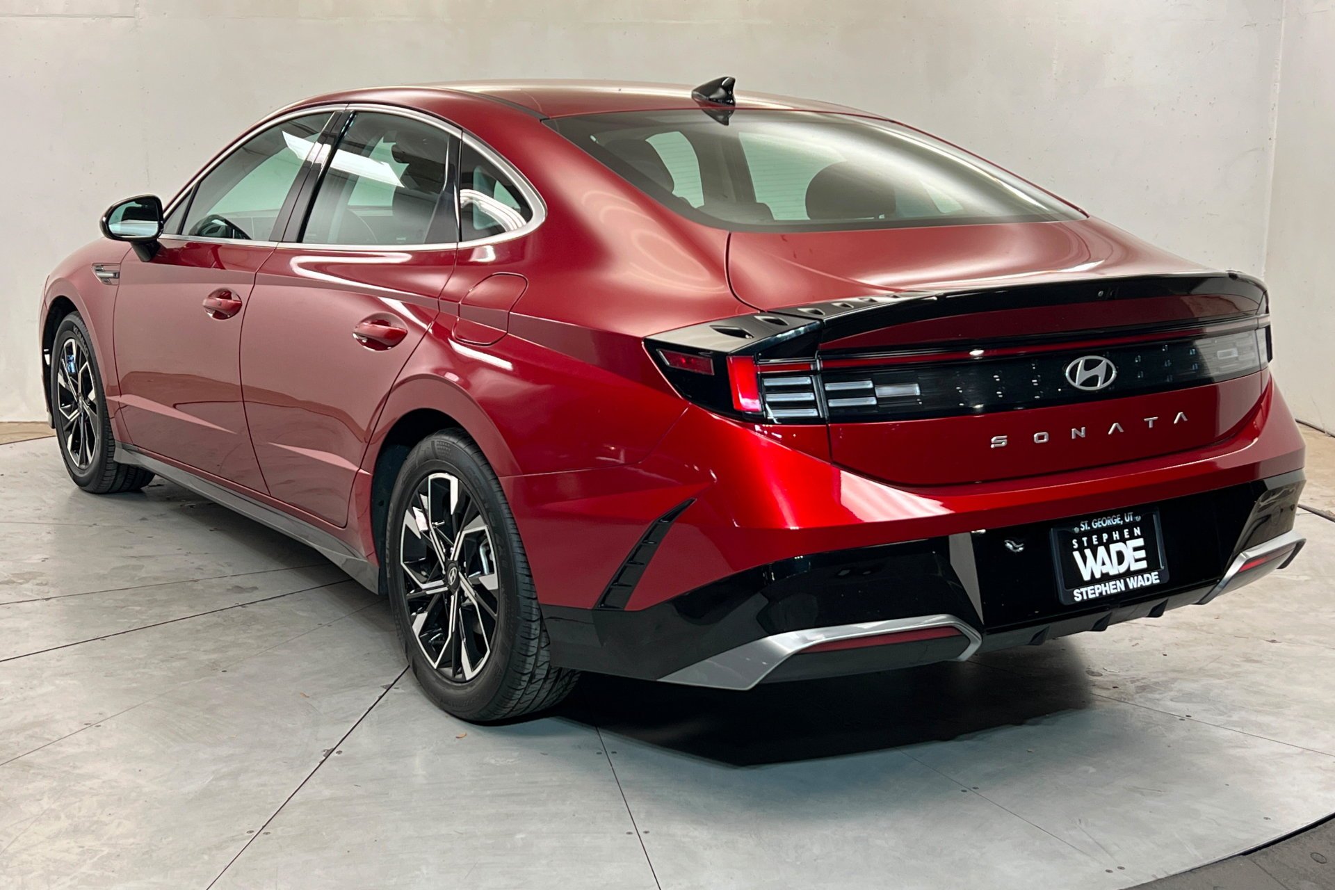 Used 2024 Ultimate red Hyundai SEL image 3