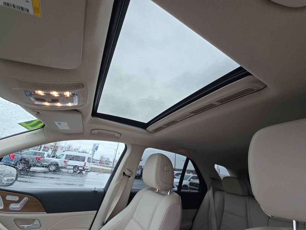 Used 2022 White Mercedes-Benz GLE 350 image 19