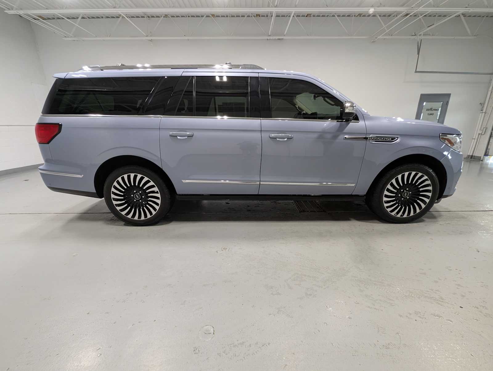 Used 2021 Chroma Crystal Blue Lincoln Black Label image 7