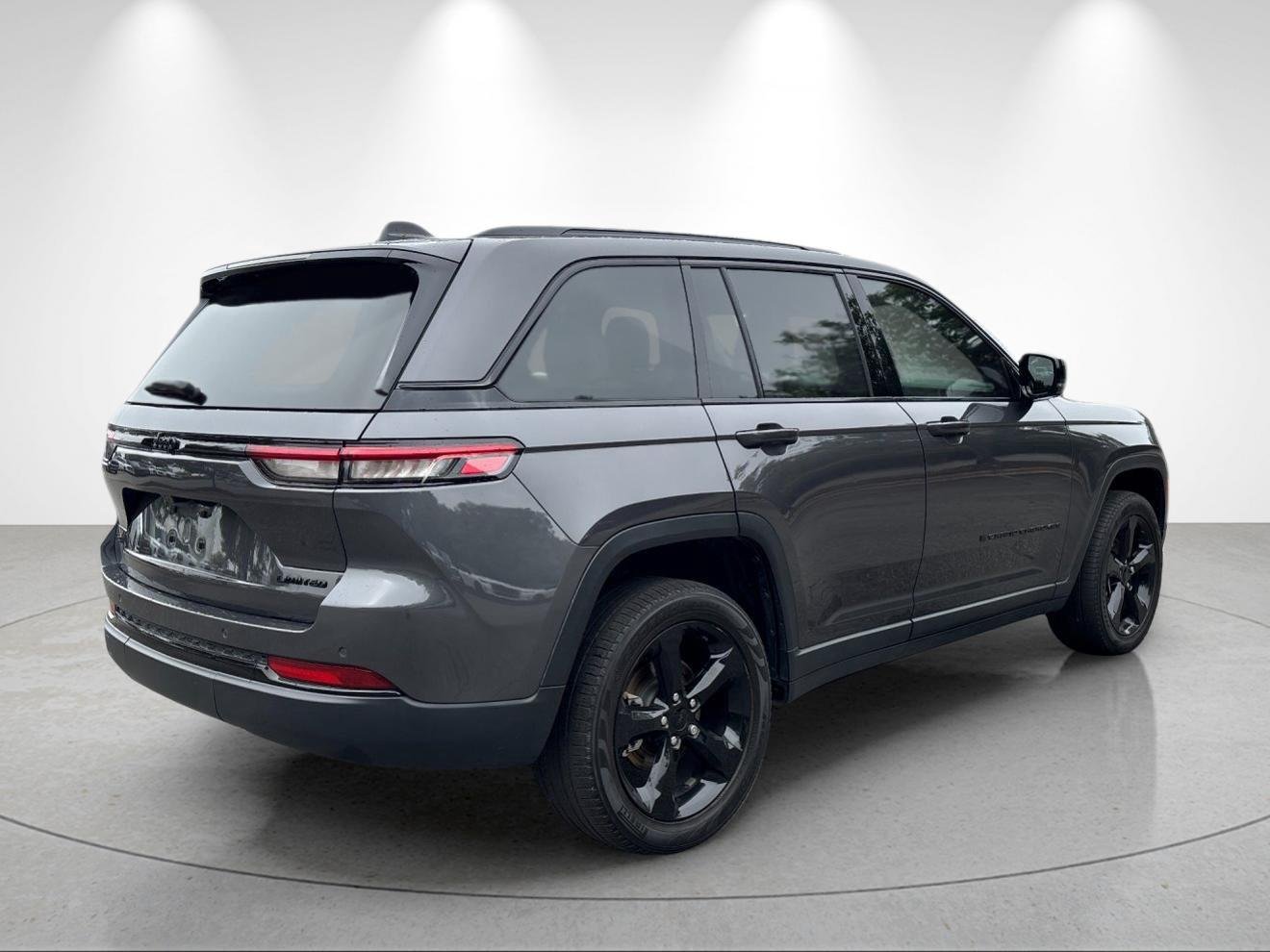 Used 2024 Baltic Gray Metallic Clearcoat Jeep Limited image 5