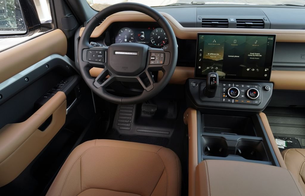 New 2026 Fuji White Land Rover X-Dynamic SE image 14