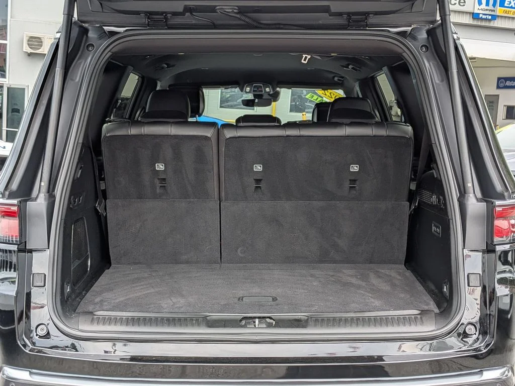 Used 2022 Black Jeep Series III image 9