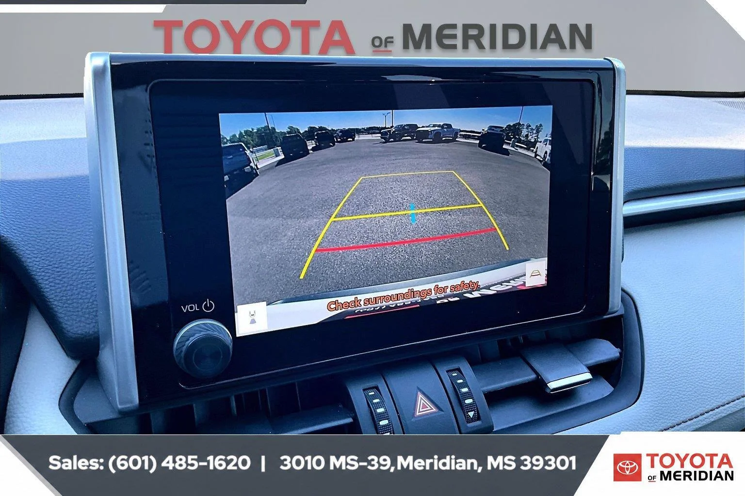 Used 2025 Wind Chill Pearl Toyota XLE Premium image 15