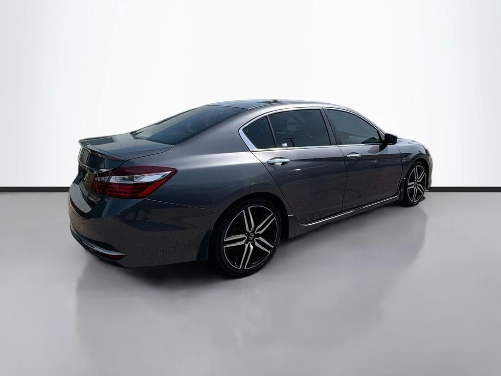 Used 2017 Modern Steel Metallic Honda Sport Special Edition image 5