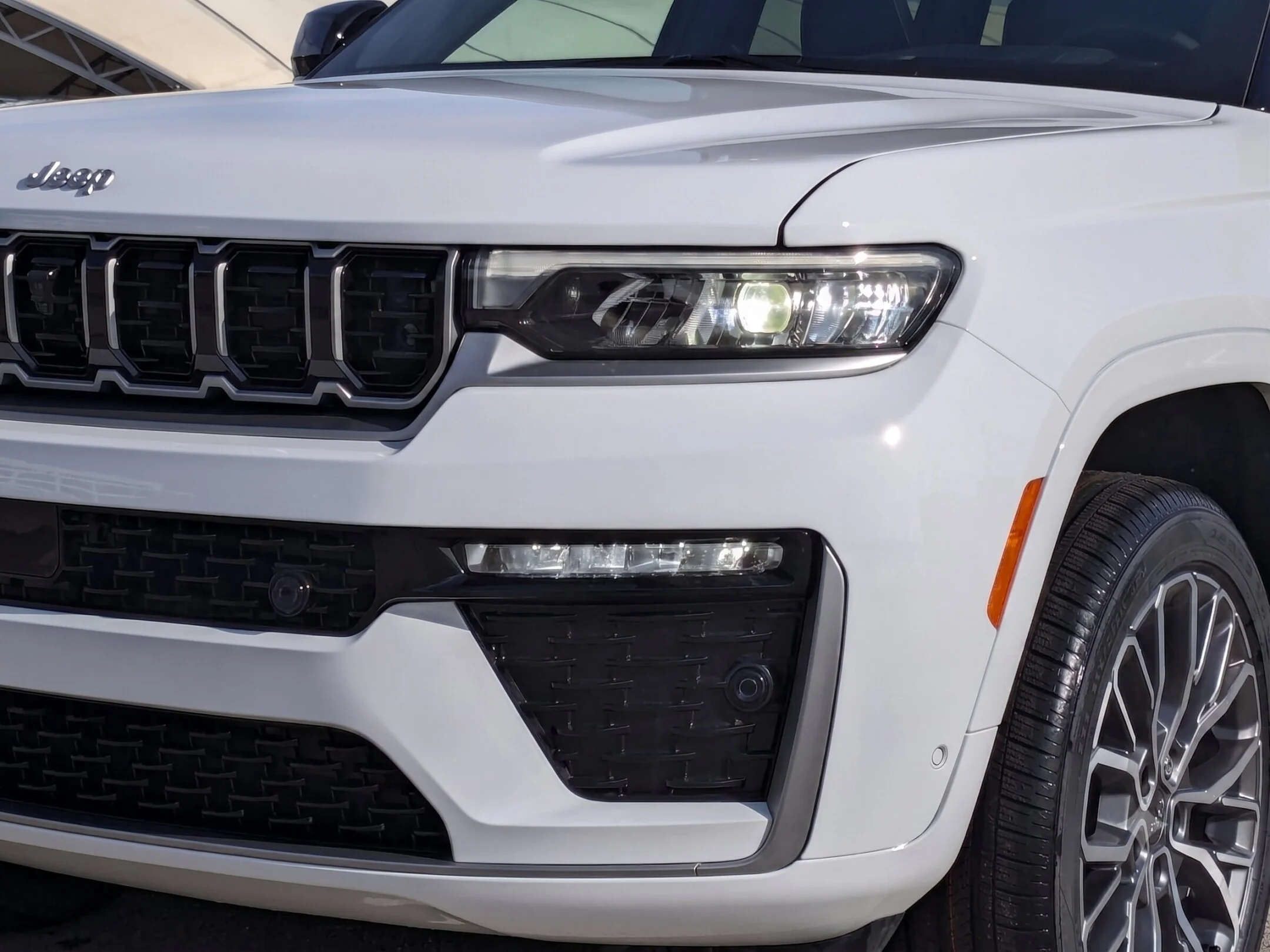 New 2026 White Jeep Summit - - Obsidian Pkg - Palermo Leather - Massage Seats - CommandView Pano Sunroof & More! image 10