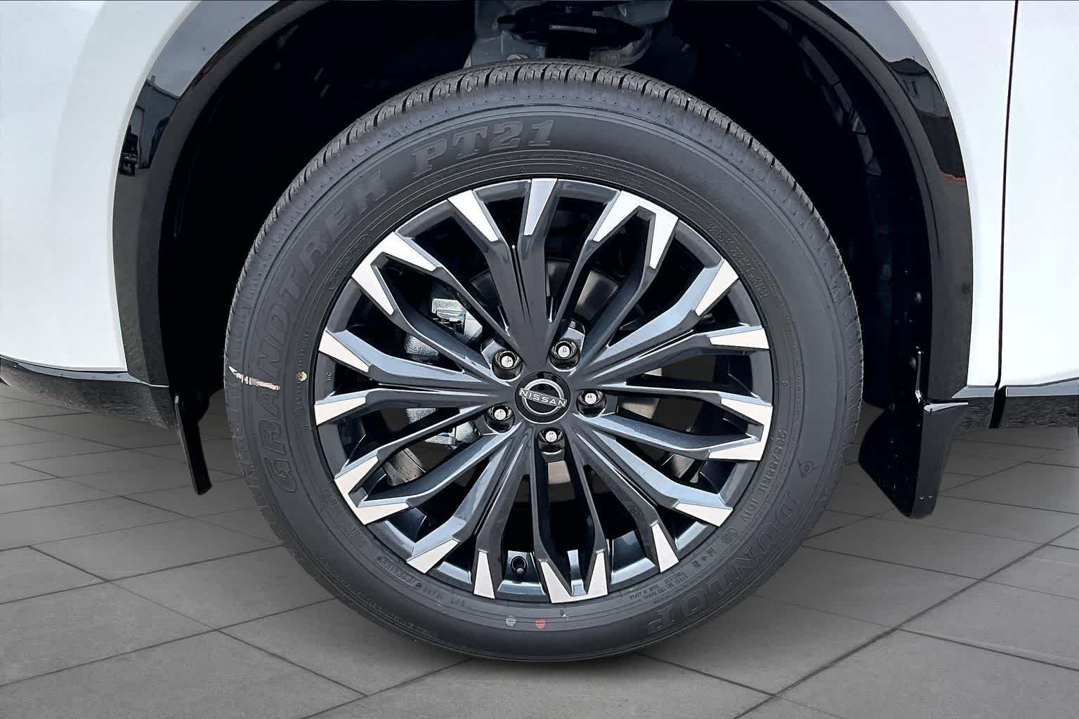 New 2026 Everest White Pearl TriCoat Nissan Platinum image 9