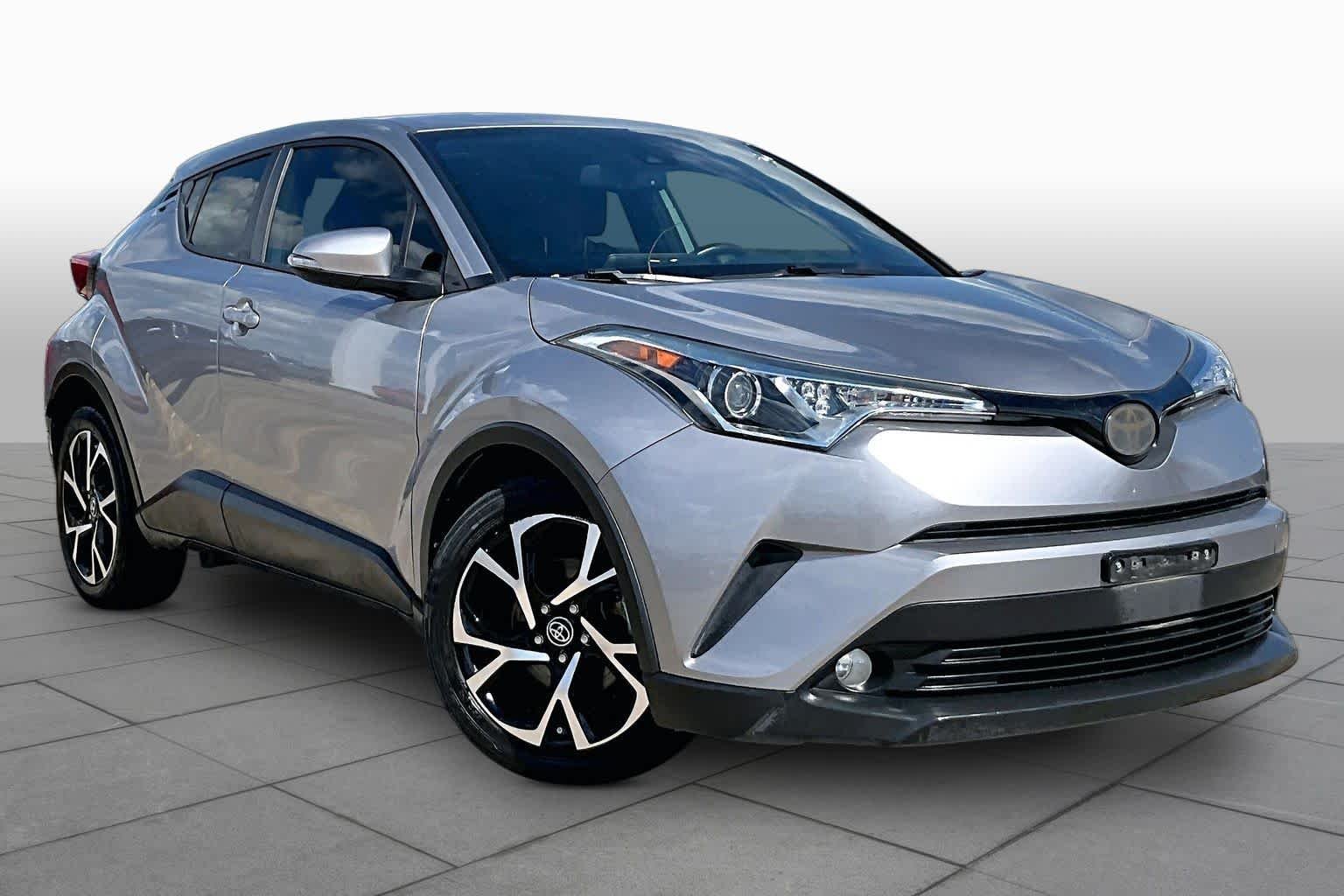 Used 2018 Silver Knockout Metallic Toyota XLE Premium image 3