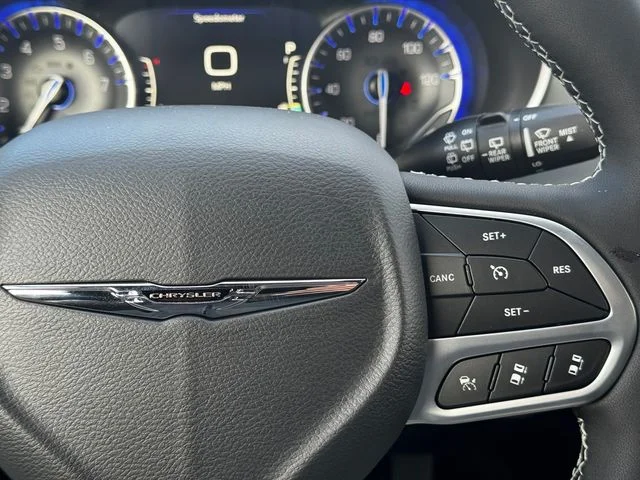 New 2026 Diamond Black Crystal Pearl-Coat Exterior Paint Chrysler Limited image 28