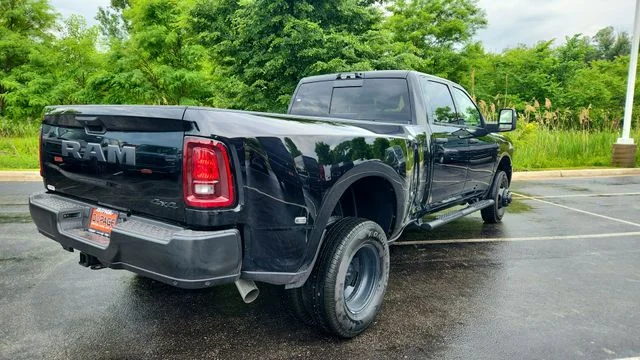 New 2026 Diamond Black Crystal Pearl-Coat Exterior Paint RAM Tradesman image 2