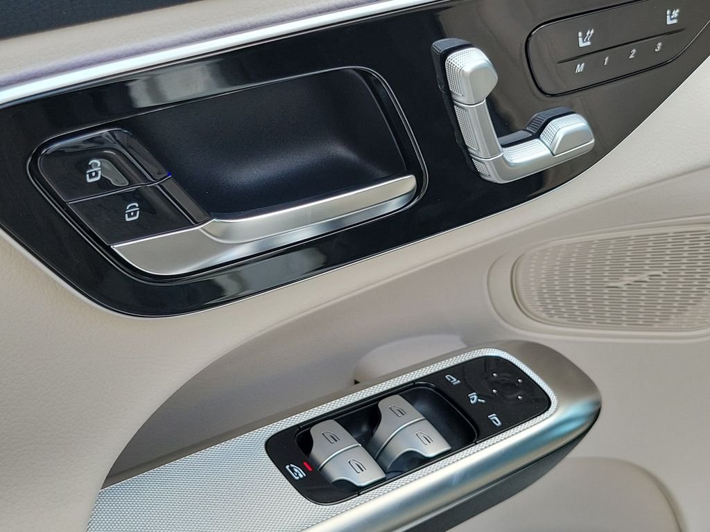 New 2026 White Mercedes-Benz GLC 300 image 19