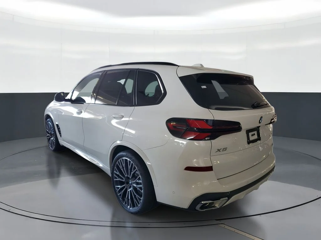 Used 2026 White BMW sDrive40i image 4
