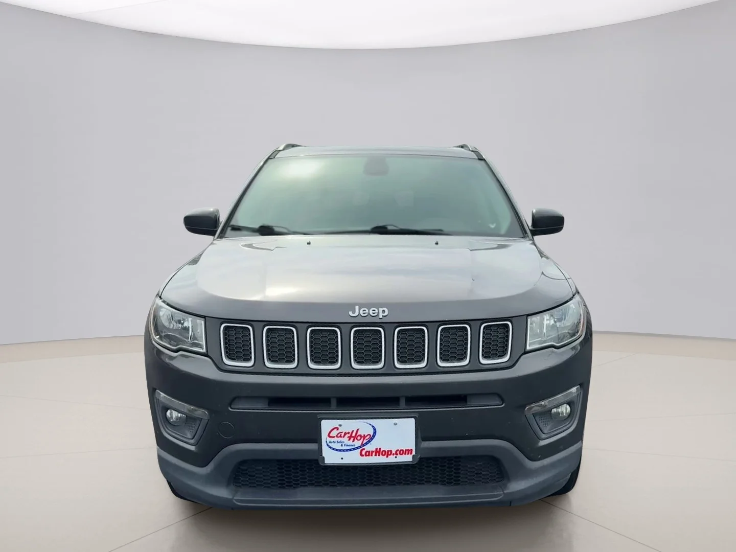 Used 2018 Gray Jeep LATITUDE image 8