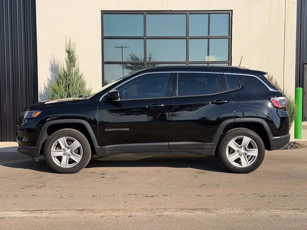 Used 2022 Black Jeep Latitude image 2