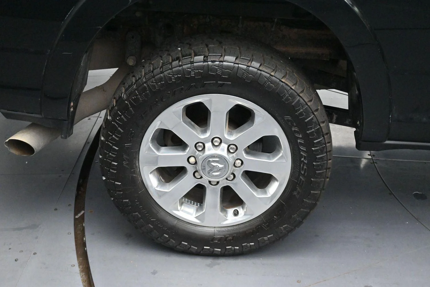 Used 2019 Black Forest Green Pearlcoat Ram Laramie image 35