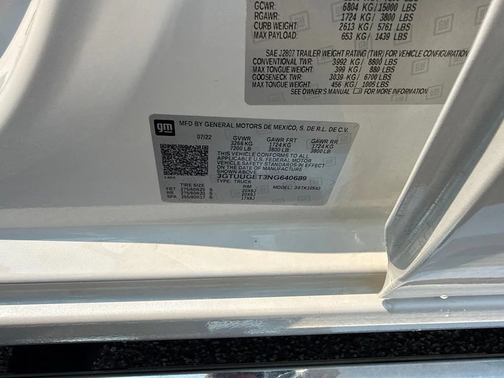 Used 2022 White Frost Tricoat GMC Denali image 43