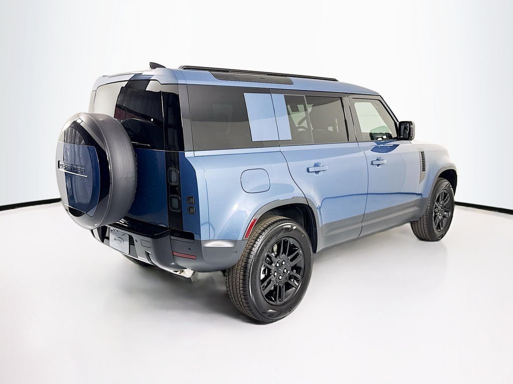 Used 2026 Tasman Blue Metallic Land Rover S image 5