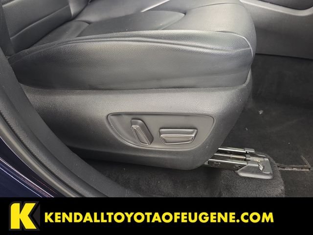 Used 2022  Toyota XLE image 31