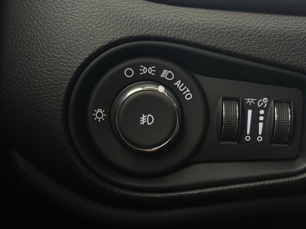 Used 2022 Colorado Red Clearcoat Jeep Limited image 22