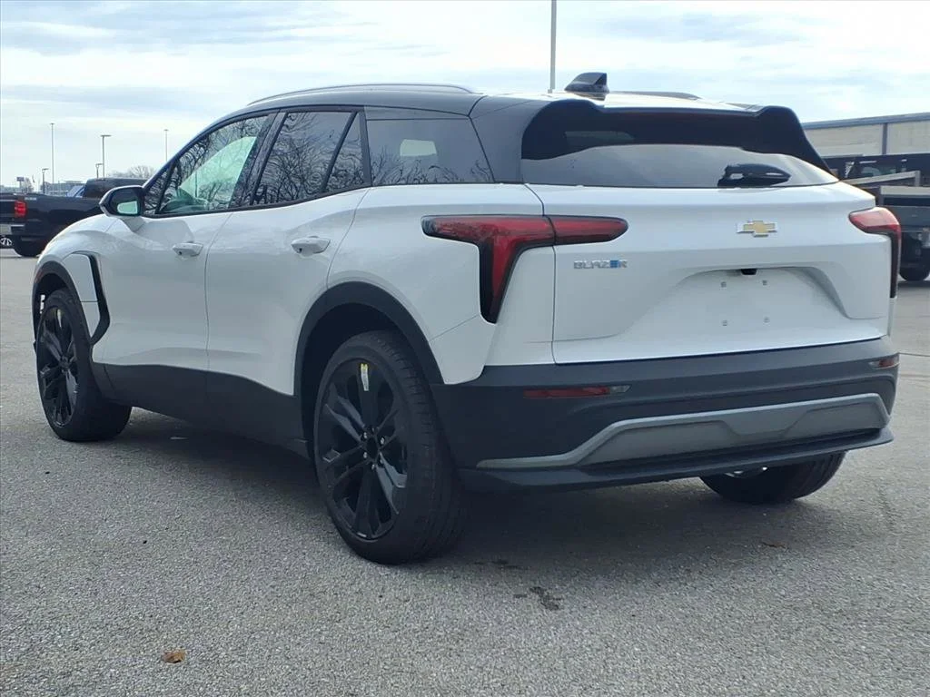 New 2026 Summit White Chevrolet LT image 4