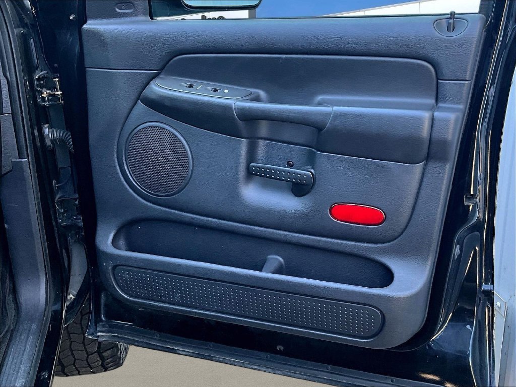 Used 2004 Black Dodge SLT image 31