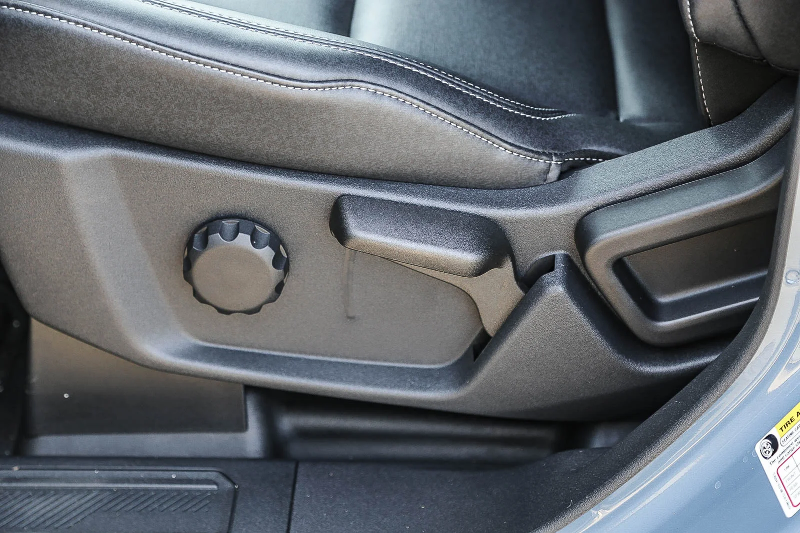 New 2025 Azure Gray Metallic Tri-Coat Ford Badlands® image 23