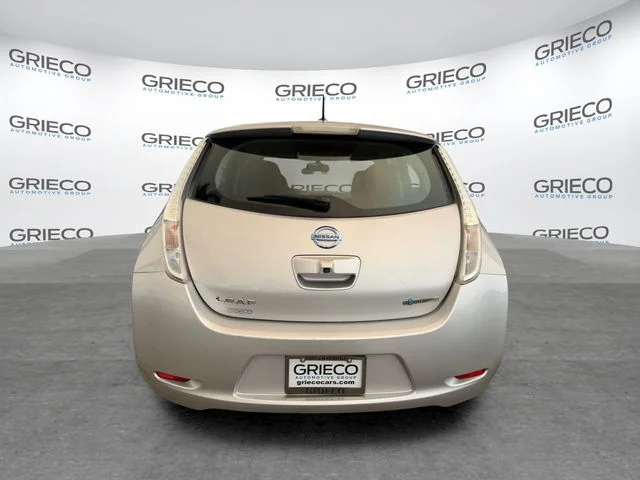 Used 2016 Brilliant Silver Nissan S image 6