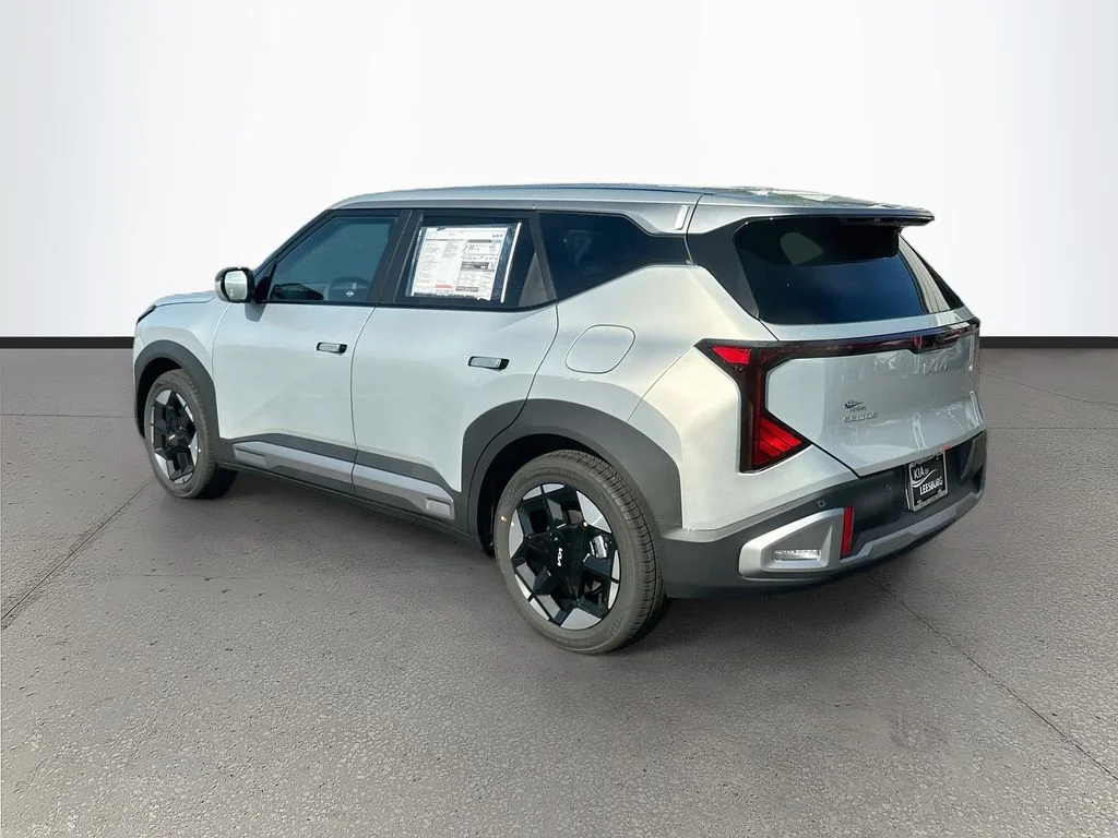 New 2027 Ivory Silver Kia S image 5