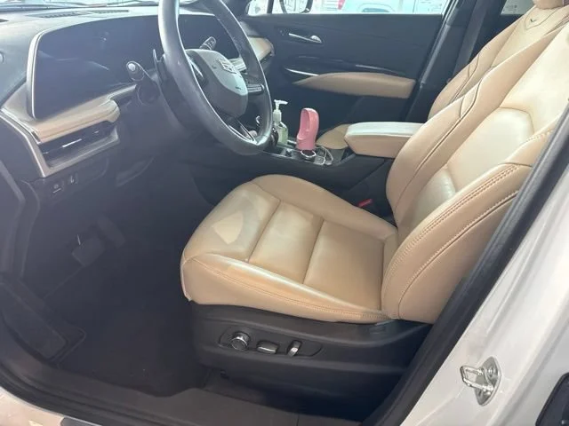Used 2025 Crystal White Tricoat Cadillac Premium Luxury image 4