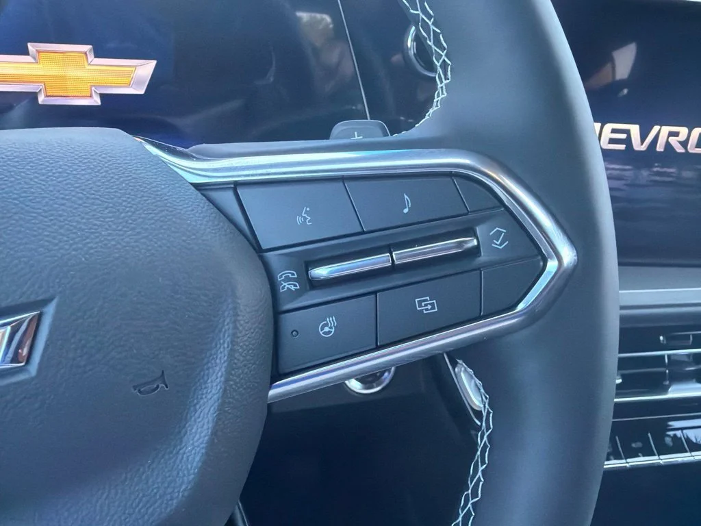 New 2027 Summit White Chevrolet LT image 3