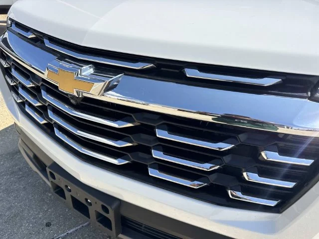 Used 2025 White Chevrolet LT image 6