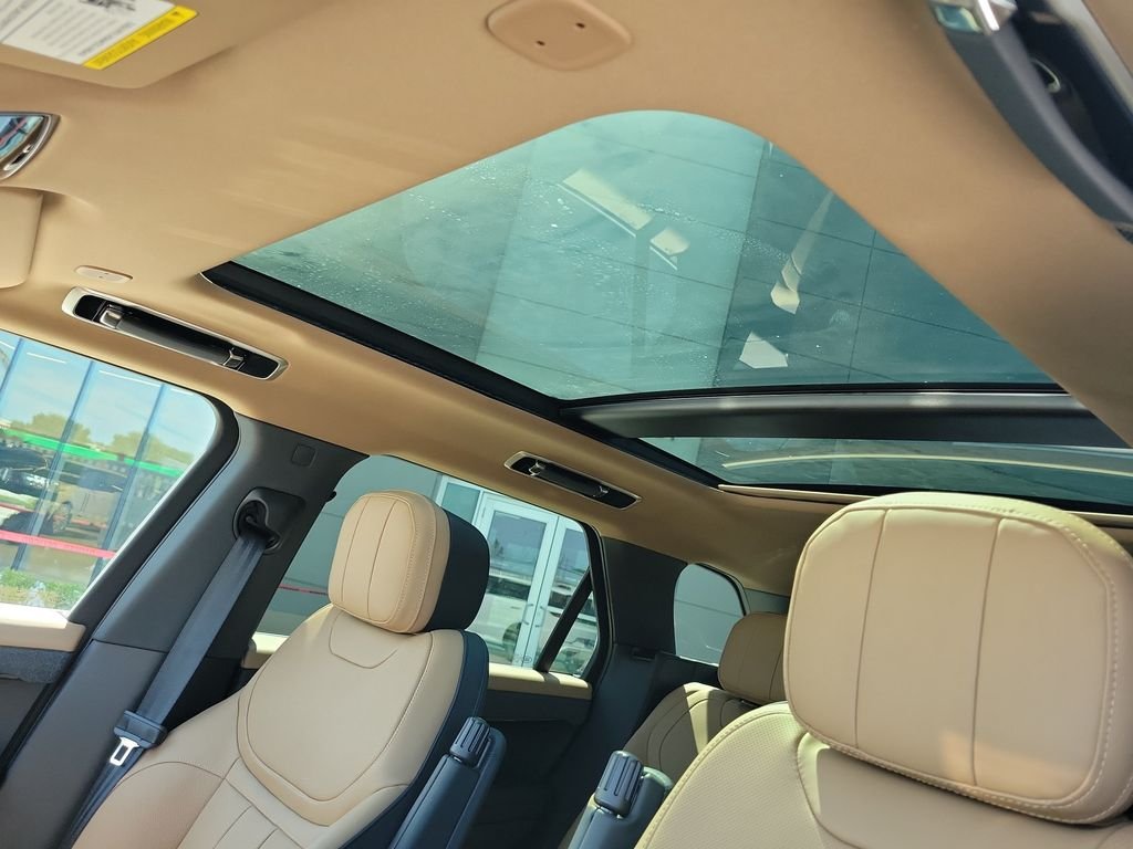 New 2026 White Land Rover Dynamic SE image 28