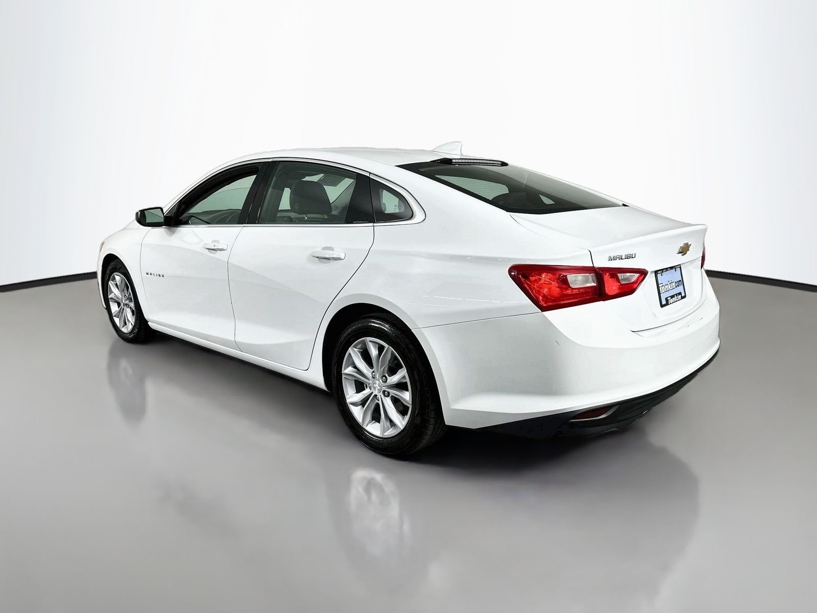Used 2023 Summit White Chevrolet LT image 6